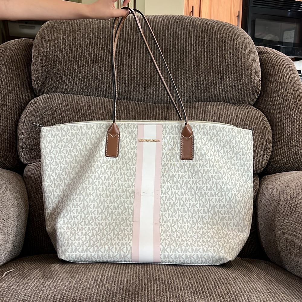 Michael Kors Pink and White Women's Bag
